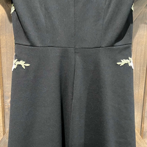 Black A-Line Fit and Flare Floral Embroidered Dress Sz 8 - Picture 14 of 15